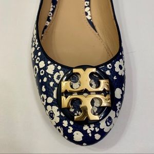 Tory Burch With Navy and White Floral Design Flat